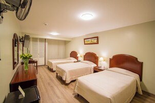 Ropa de cama de alta calidad y minibar 