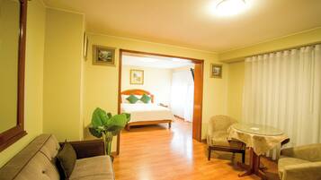 Executive Suite, City View | Premium bedding, minibar, in-room safe, desk