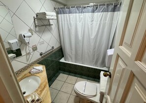 Bathroom - Britania San Borja (Lima)