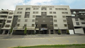 A multi-story hotel building with a sign reading 'HOTEL BRITANIA'. - Britania San Borja (Lima)