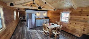 Beautiful 1-bedroom cabin with AC overlooking swim pond - Cabin #4