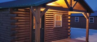 Beautiful 1-bedroom cabin with AC overlooking swim pond - Cabin #1