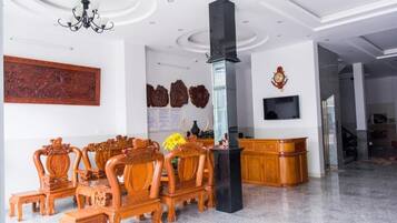 Basic Studio, Balcony, City View | Lobby