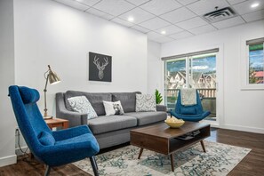 TV - Mountain Views Retreat, 1Bed | Steps to Downtown (Canmore)
