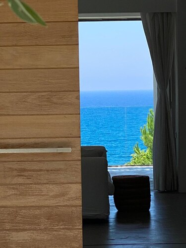 Pomos Villa - Stunning Views / Private Beach / Secluded