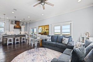 Interior - 🌴🌞Family Friendly | Unobstructed Sound Views | Walk to Beach | Salty But Sweet (Navarre)