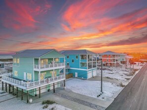 Exterior - 🌊 Salty but Sweet: Unobstructed Sound Views + Short Walk to Navarre Beach! (Navarre)