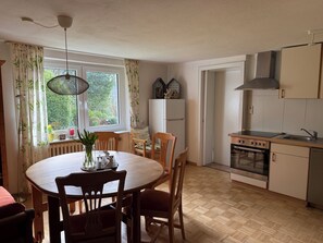 Microwave, oven, stovetop, dishwasher - Spacious vacation apartment in Ferienland Reichshof (Reichshof)