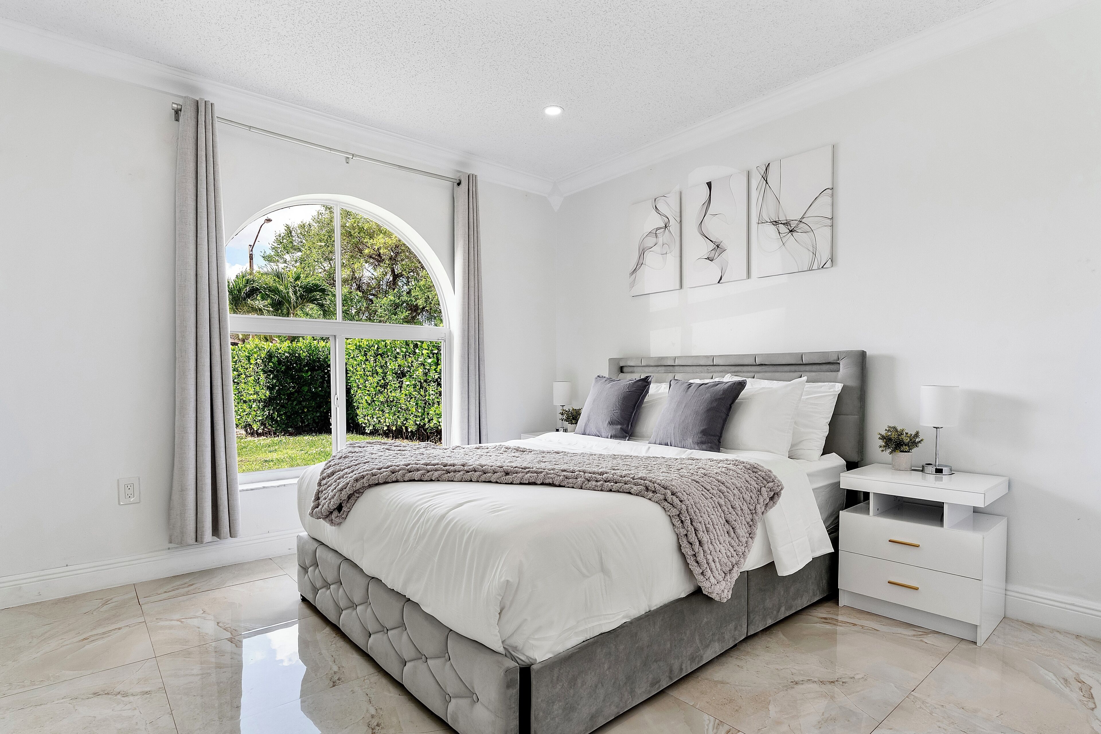 3 bedrooms, in-room safe, desk, iron/ironing board