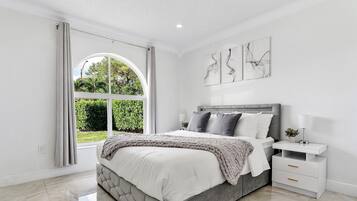 3 bedrooms, in-room safe, desk, iron/ironing board