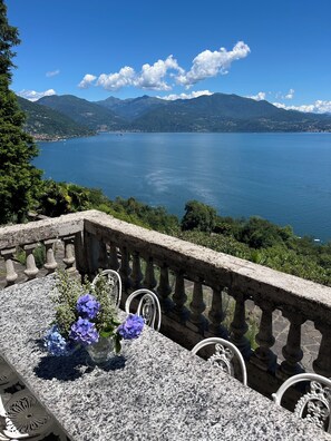 Property grounds - Stunning Lake Maggiore Villa, pool and panoramic views, timeless Italian charm (Gonte)