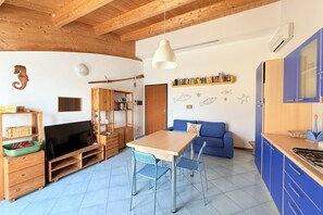 TV - S361 – Sirolo, apartment in a residence with swimming pool (Sirolo)