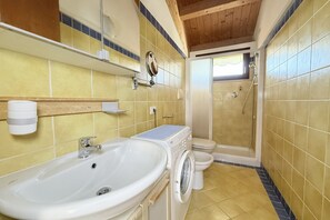 Shower, bidet, towels - S361 – Sirolo, apartment in a residence with swimming pool (Sirolo)