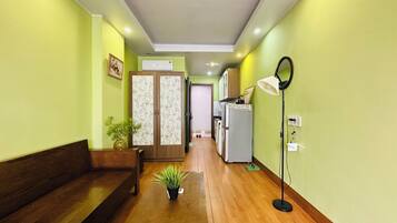 Lyxig studiosvit - balkong - utsikt mot staden | Interiör