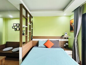 Luxury Studio Suite, Balcony, City View | Iron/ironing board, free WiFi - Ann's Homestay Ngoai Giao Doan (Ha Noi)