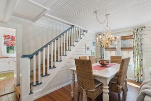 Dining - Two Palms Cottage on St Simons (St Simons Island)