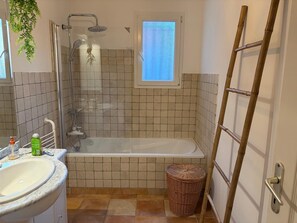 Toilet paper - Discover a true haven of peace for your vacations 🌿 (Sillans-la-Cascade)