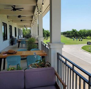 屋外ダイニングエリア