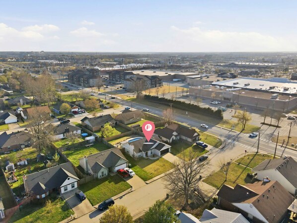 Aerial view - The Cousins House, private pool, prime location (Rogers)