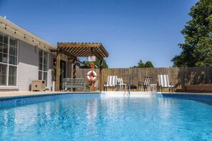 Pool - The Cousins House, private pool, prime location (Rogers)