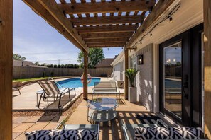 Pool - The Cousins House, private pool, prime location (Rogers)