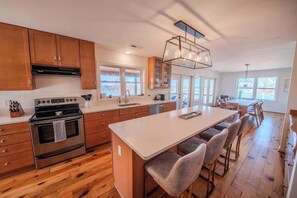 Fridge, microwave, oven, stovetop - Waterfront Home with pool, dock, gameroom, and kayaks! (Topping)