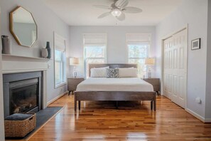 6 bedrooms, desk, iron/ironing board, travel cot