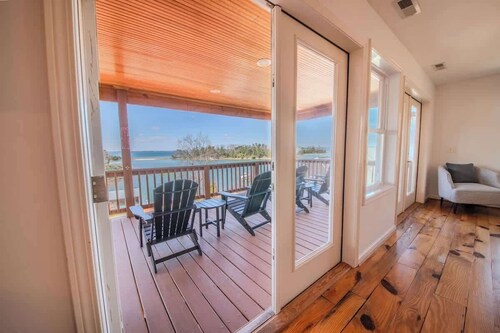 Waterfront Home with pool, dock, gameroom, and kayaks!