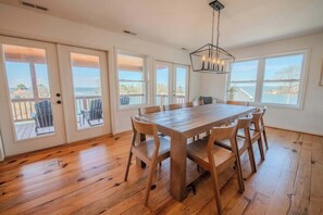 Dining - Waterfront Home with pool, dock, gameroom, and kayaks! (Topping)