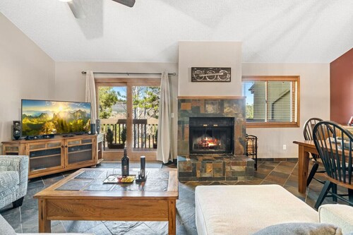 *Fireplace*Golf Course* Country Club