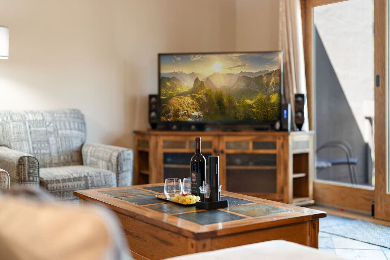 TV, peis og stereoanlegg