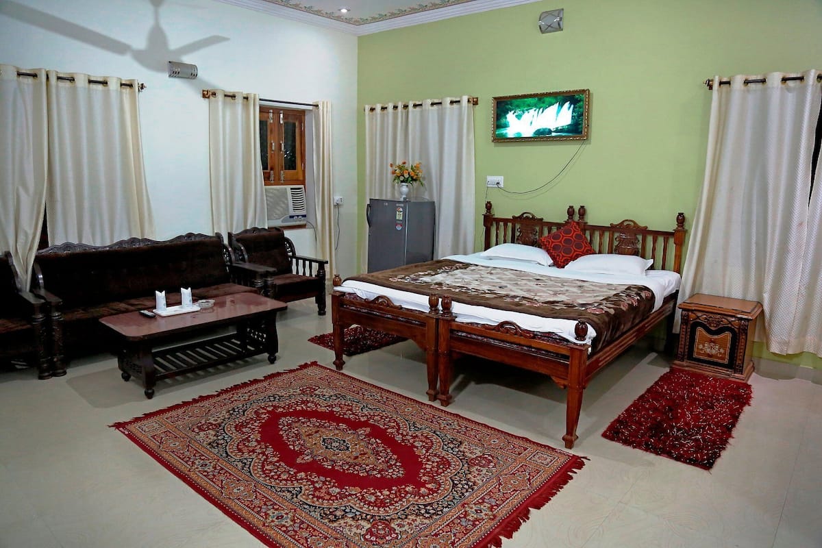 Superior Suite, Patio, Mountain View