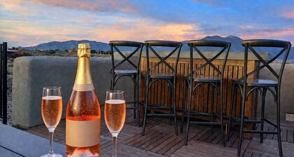 Cottam Pines A - Hot Tub, Pickleball, Rooftop Bar