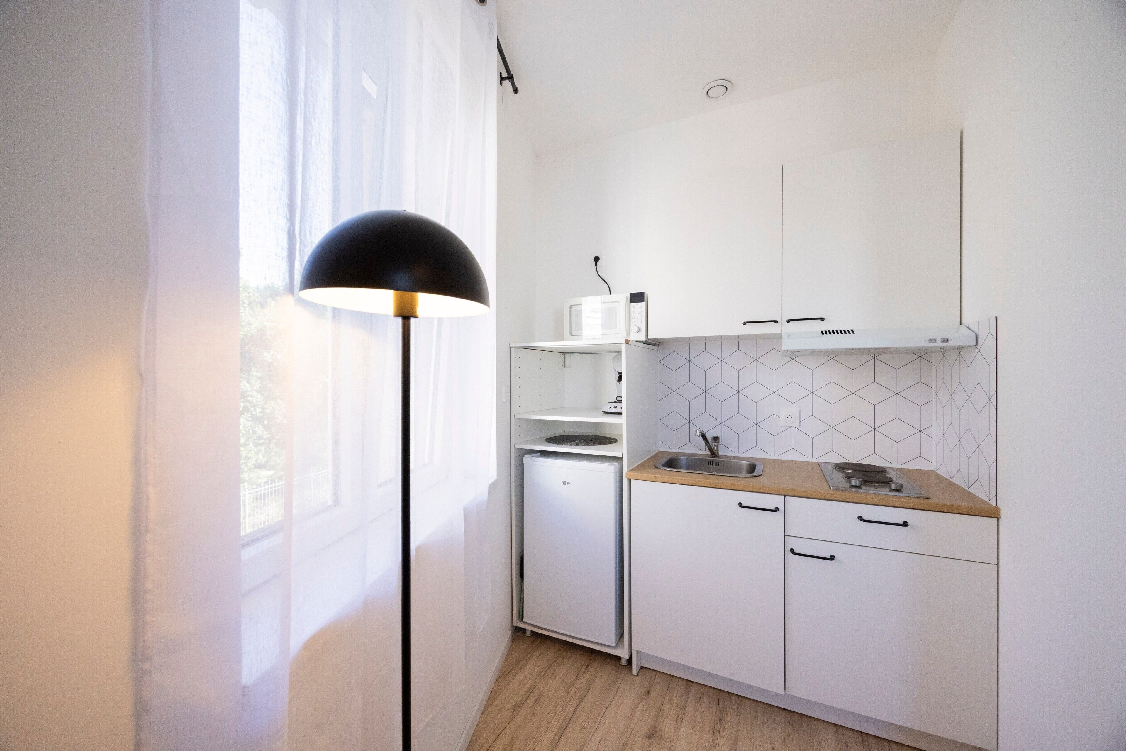 Kühlschrank, Mikrowelle, Ofen, Herdplatte