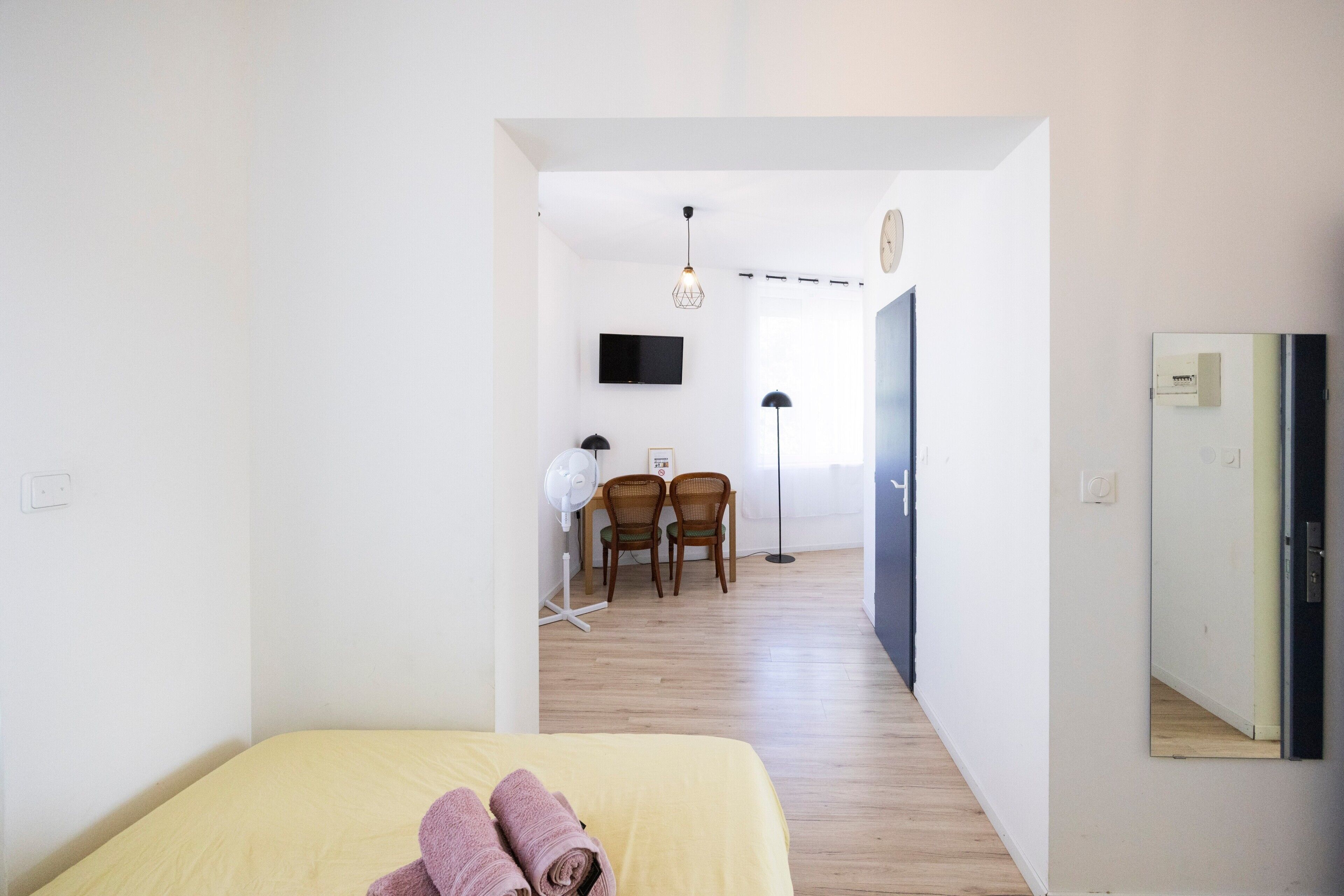 WiFi, bed sheets