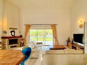 Living area - Villa Fanir, Nature, Calm and Mountain View (La Plaine-des-Palmistes)