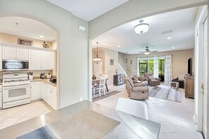 Living area - Paradise Awaits in the Verandah, Fort Myers, FL (Fort Myers)