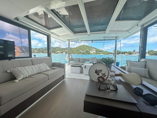 Luxury Catamaran /private mooring Coral Bay water access only – dinghy provided