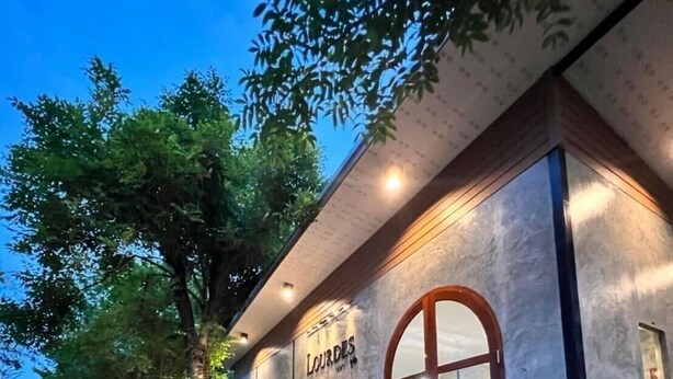 Ảnh chưa phân loại, 1 trong số 9 ảnh, nút