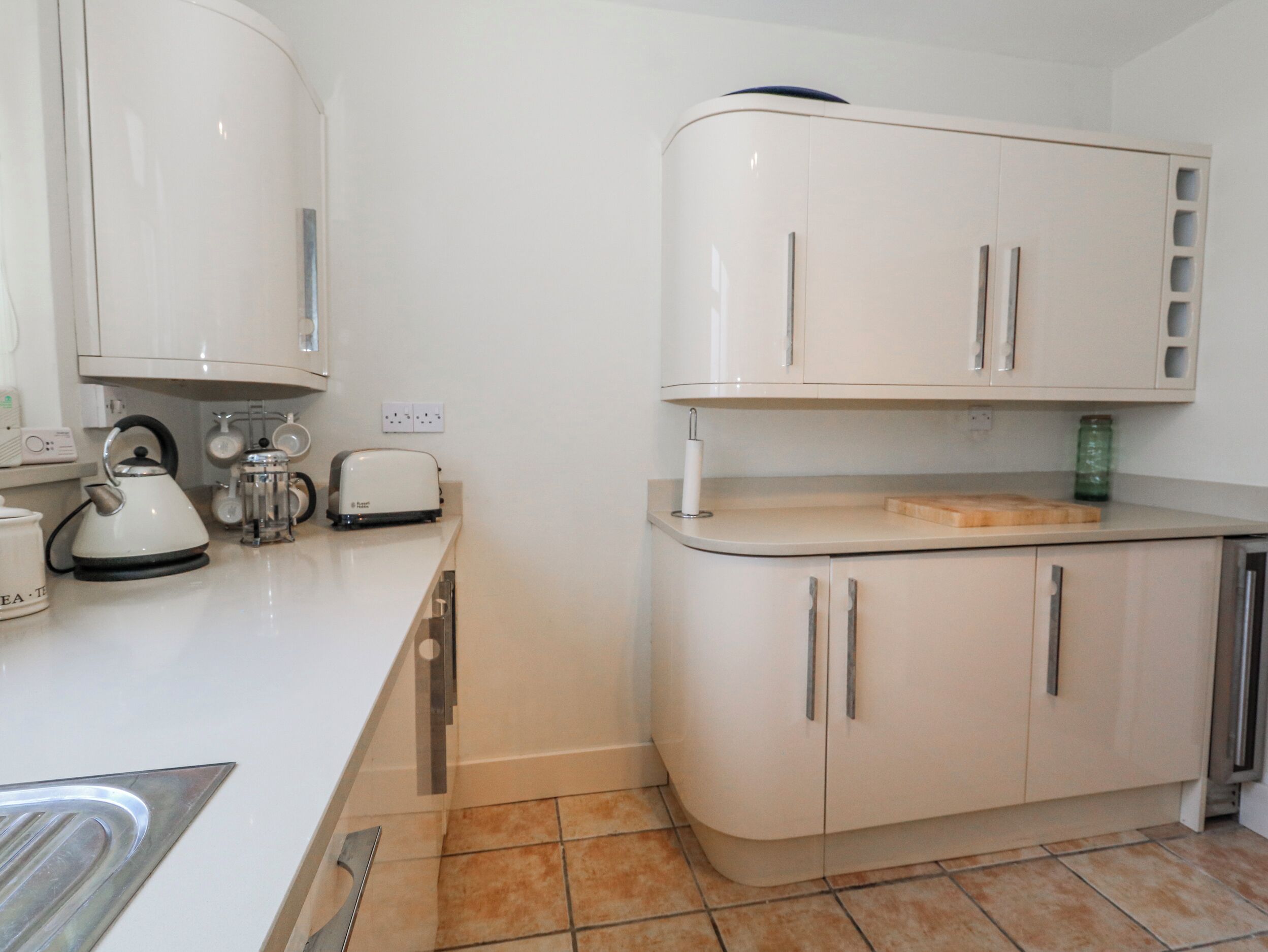 Dishwasher, cookware/dishes/utensils