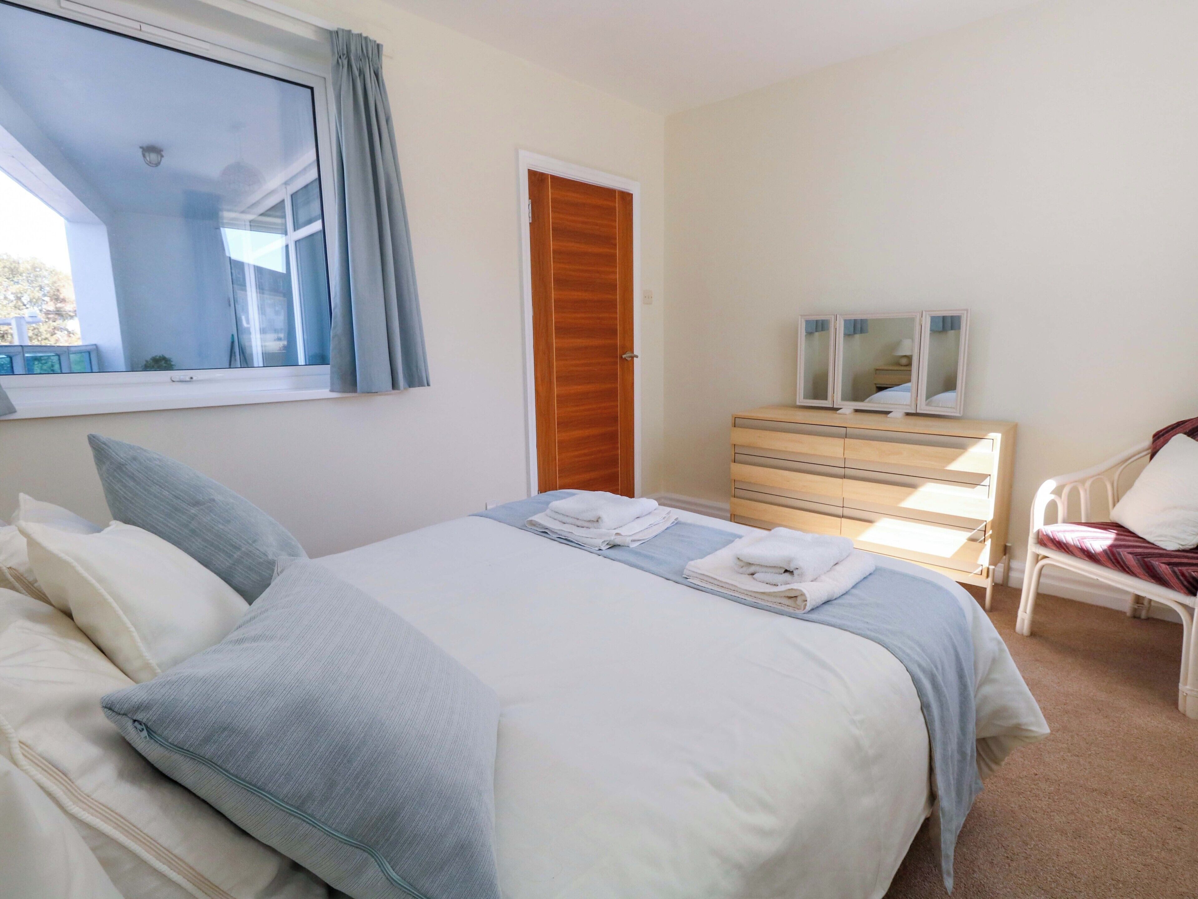 4 habitaciones, decoración personalizada y muebles diferentes 