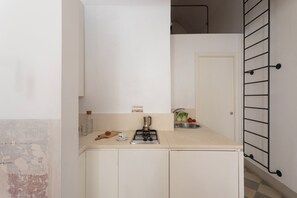 Private kitchen - Lovingly renovated apartment with a great roof terrace - ideal for couples! (Galatone)