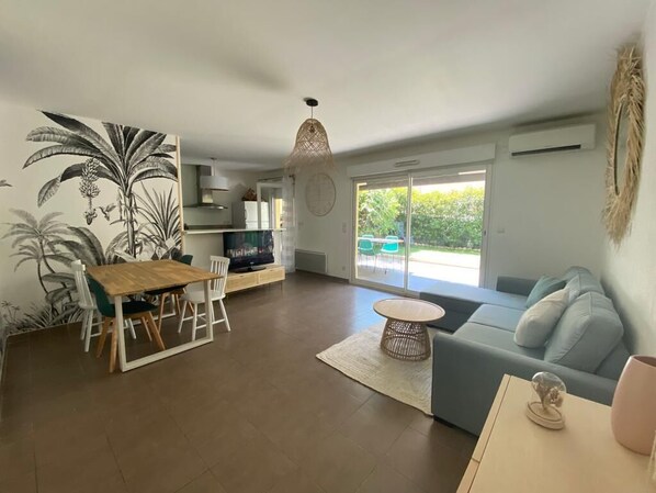 Living area - Standing & Charming (Fréjus)