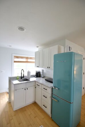 Private kitchen - Bright & Clean Studio w/AC on Block Island (New Shoreham)