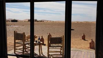 Bungalow Deluxe, vistas al desierto | Interior