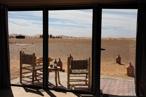 Bungalow Deluxe, vistas al desierto | Interior