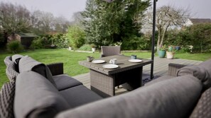 تناول الطعام بالخارج