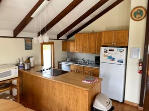 Private kitchen - 4BR Minister's Lot Beach Cottage (New Shoreham)