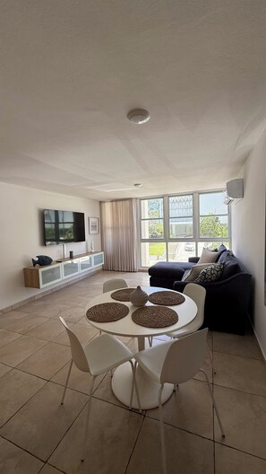 Interior - Beachfront living in Condado with Lagoon Access (San Juan)