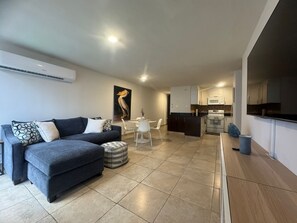 Living area - Beachfront living in Condado with Lagoon Access (San Juan)